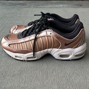 NIKE Air Max Tailwind lV Sneakers Size 10